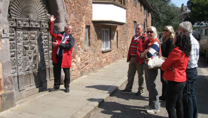 monument, tour guides